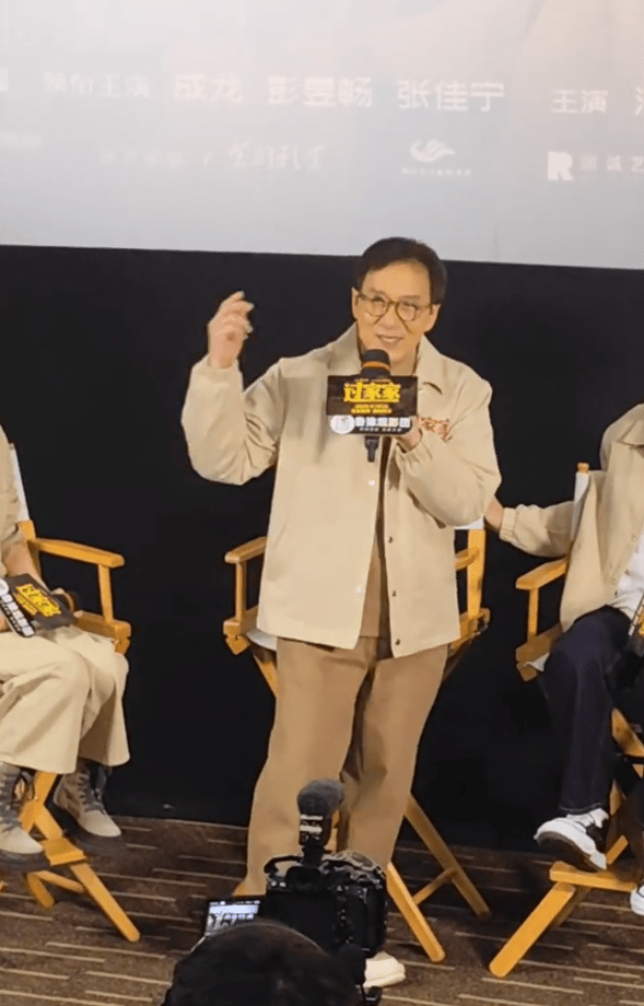 成龍罕談與兒子房祖名關係變得疏離。 成龍罕談與兒子房祖名關係變得疏離。
