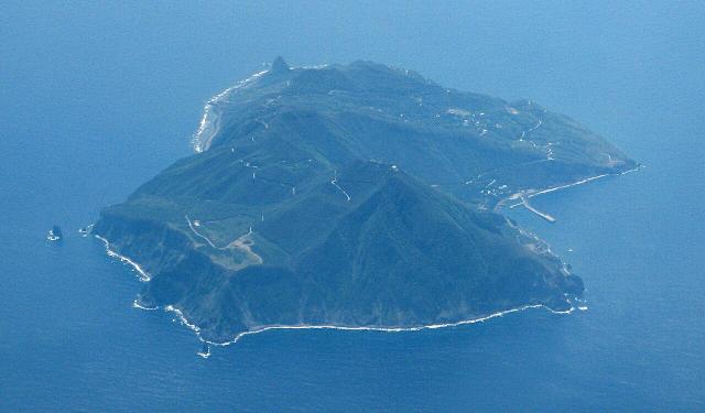 吐噶喇列島之一的惡石島，鄰近海域近期發生頻繁地震。維基網站