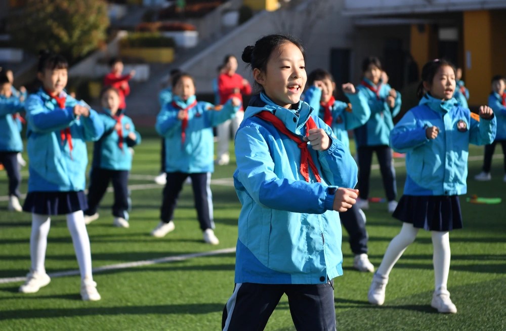深圳的公立小學及初中，明年起要每天也為學生上體育課。新華社