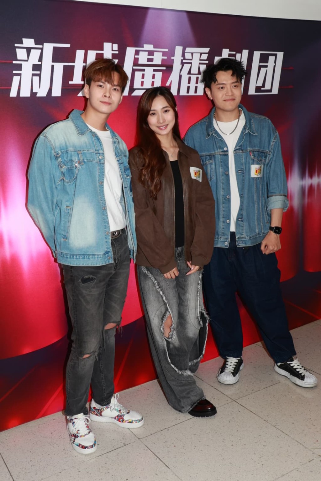 《生成式戀愛》中,鍾柔美飾演AI虛擬偶像,與安俊豪、黎展峯周旋於三角關係。 《生成式戀愛》中,鍾柔美飾演AI虛擬偶像,與安俊豪、黎展峯周旋於三角關係。