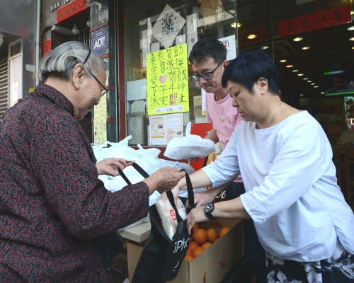 基隆茶餐廳可能最後一次向長者派飯盒