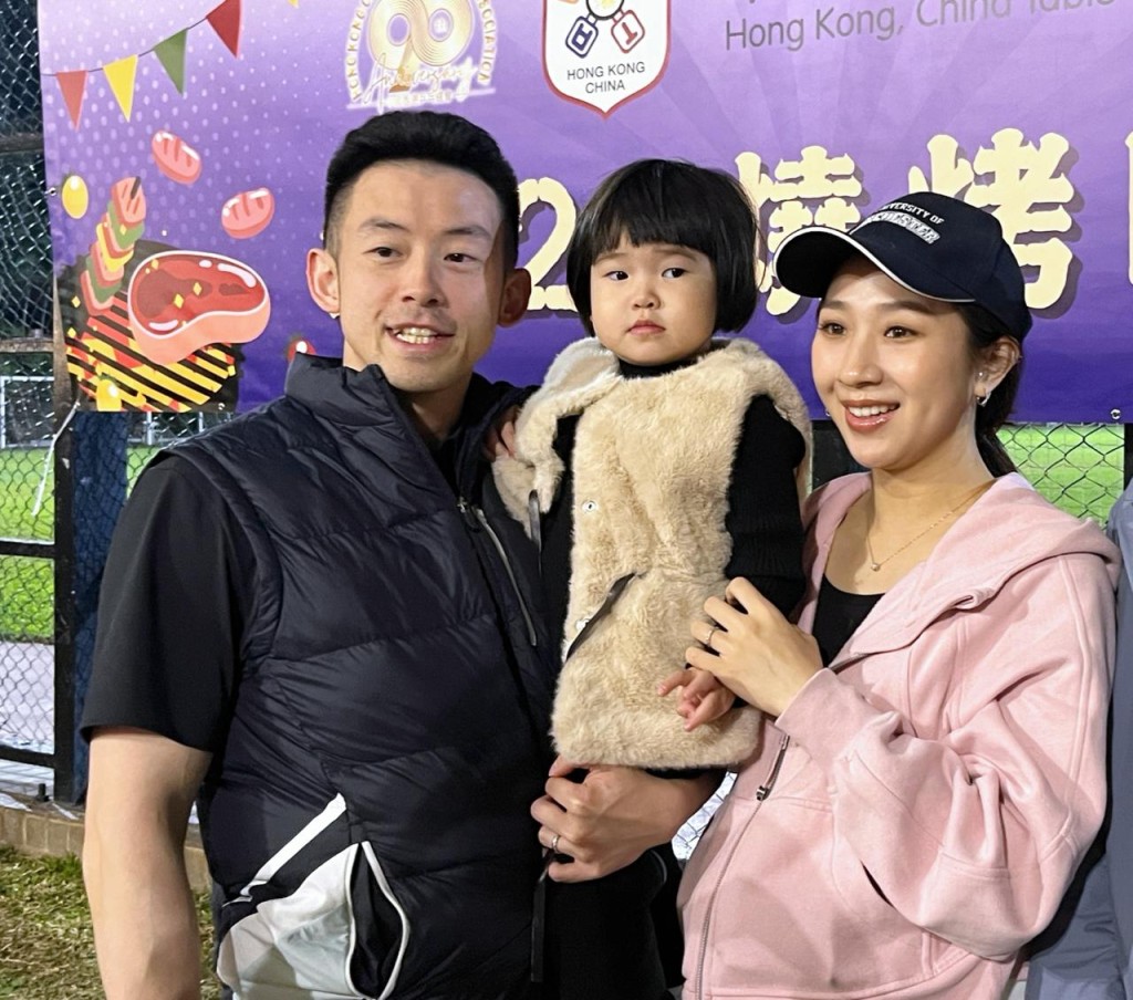 阿廷跟家人到場,太太下月初生第二胎,湊成一個「好」字。徐嘉華攝 阿廷跟家人到場,太太下月初生第二胎,湊成一個「好」字。徐嘉華攝