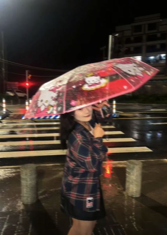 男方與初戀復合後不時放閃。抖音