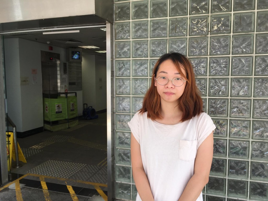 富亨邨居民崔小姐形容富亨邨為荒島,不相信示威者會到邨內抗議。