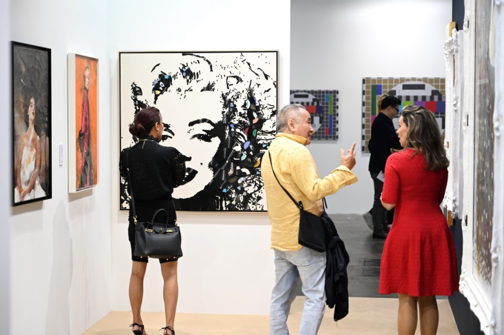 《Art Basel香港2023》四周均可見來自全球不同地方的參觀者