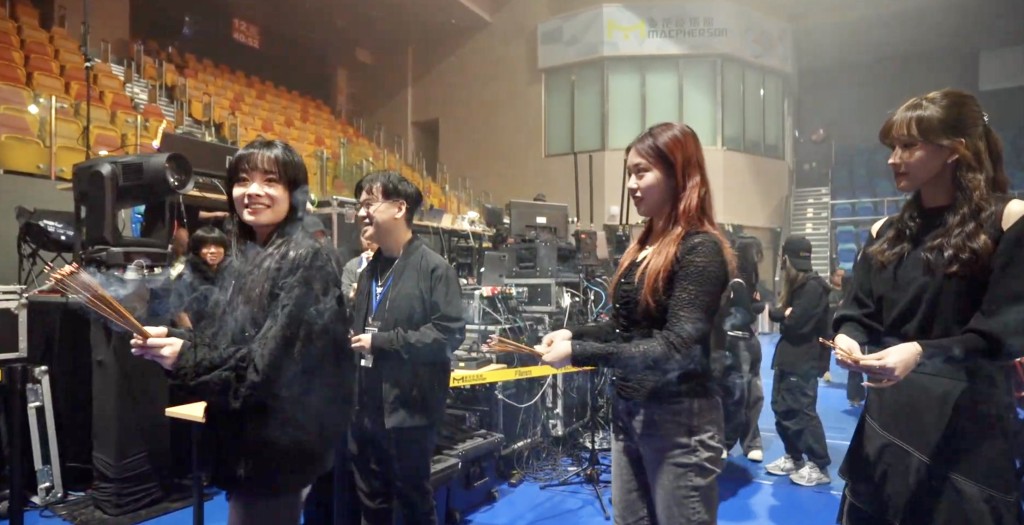 柯雨霏、甄敏芳和周智敏把握机会去麦花臣场馆偷师。 柯雨霏、甄敏芳和周智敏把握机会去麦花臣场馆偷师。