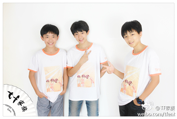由王俊凱、王源和易烊千璽組成的TFBOYS在2013年出道。