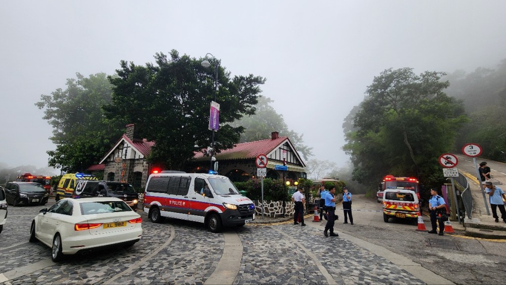 警方封鎖附近50米範圍,並召爆炸品處理課人員到場。黃文威攝 警方封鎖附近50米範圍,並召爆炸品處理課人員到場。黃文威攝