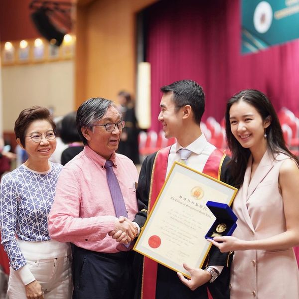 麥明山2013年在香港中文大學醫學院畢業，花了8年時間半工讀後，成為整形外科專科醫生。