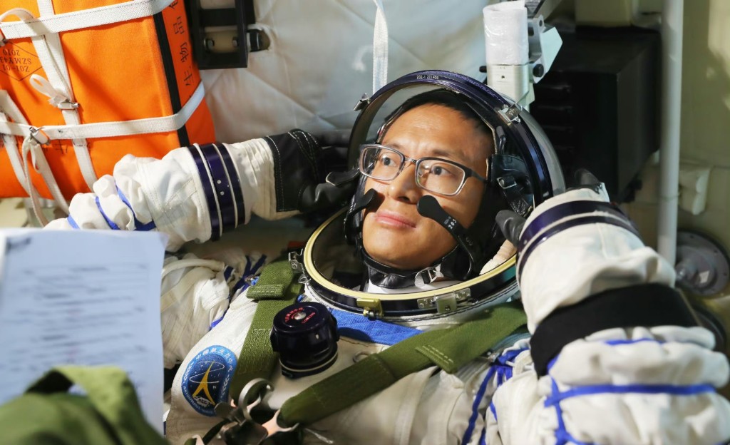桂海潮参与太空人训练时照片。