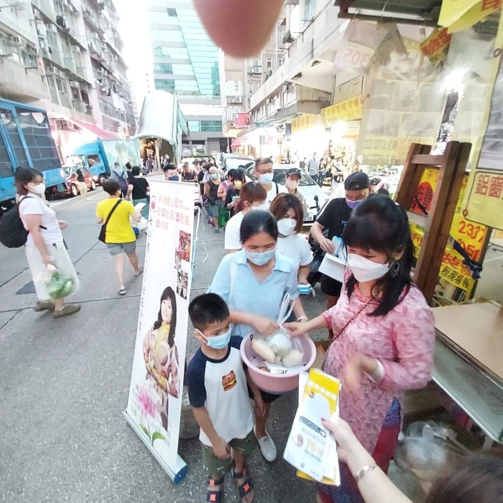 七師傅身家豐厚，但她卻選擇在深水埗開設中心，方便做慈善活動。