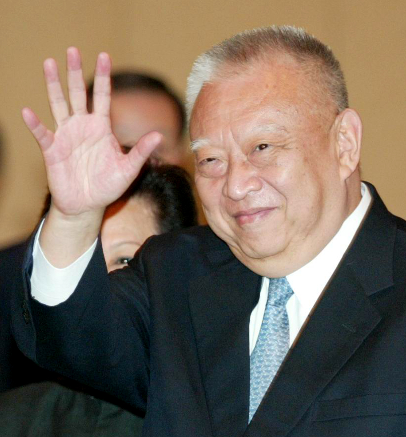 董建華是香港回歸後首任特首。