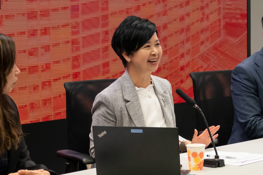 何永賢指當局已派出六隊社區服務隊協助，並舉辦了兩場「睇樓團」。資料圖片