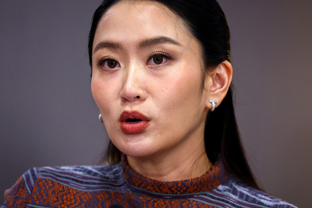 自豪泰黨要求佩通坦為損害國家和軍方尊嚴的行為負責。路透社
