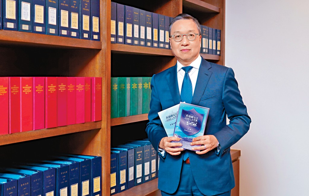 林定國說，香港不應該受到他人影響去決定那些事應該去做，要有堅定的信心，保持冷靜、客觀及理性的態度。