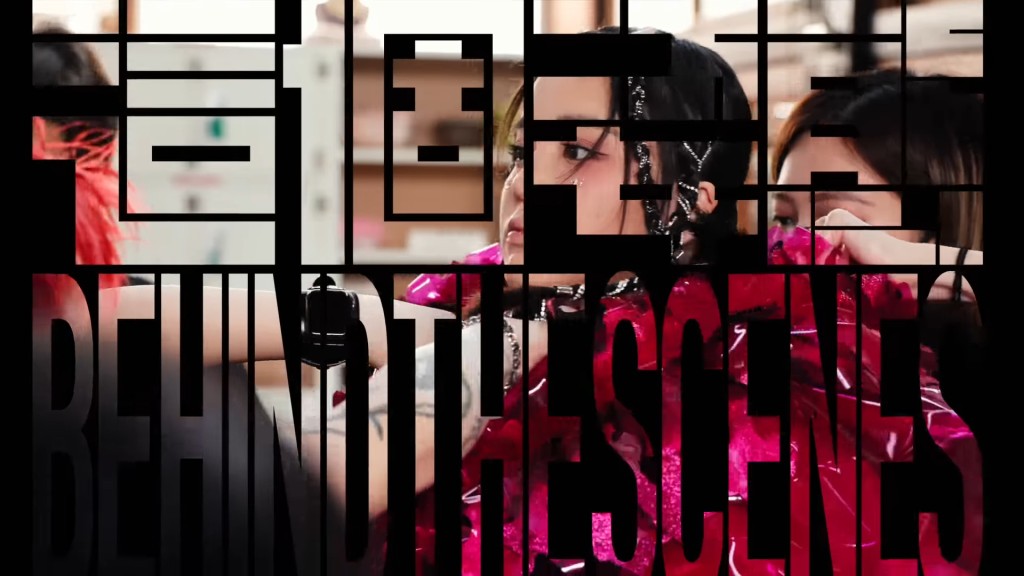 姚焯菲近日公开新歌《这种姿态》MV的花絮，黄芷晴（右）亦有入镜。  ​