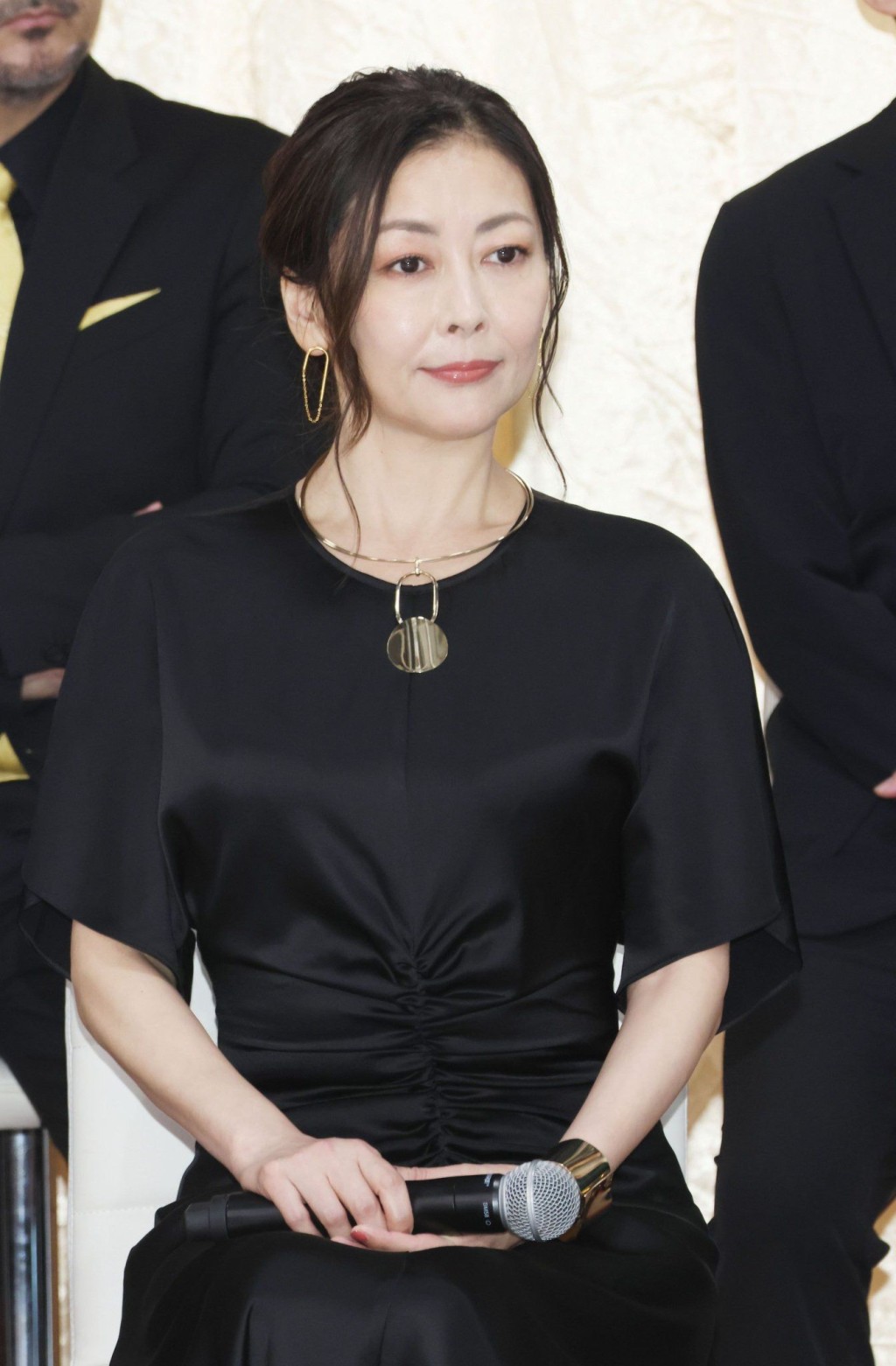 據悉中山美穗原本計劃演出明年1月、由香取慎吾主演的富士電視台電視劇《日本最差的男人》。 據悉中山美穗原本計劃演出明年1月、由香取慎吾主演的富士電視台電視劇《日本最差的男人》。
