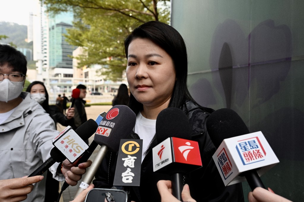 丁女士表示感到很心痛,希望災民可盡快重建家園。 丁女士表示感到很心痛,希望災民可盡快重建家園。