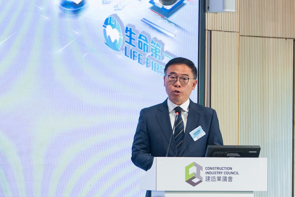 中華電力有限公司發電業務部高級總監劉志強工程師以「邁向零重大傷害事故之路」作主題演講。 中華電力有限公司發電業務部高級總監劉志強工程師以「邁向零重大傷害事故之路」作主題演講。