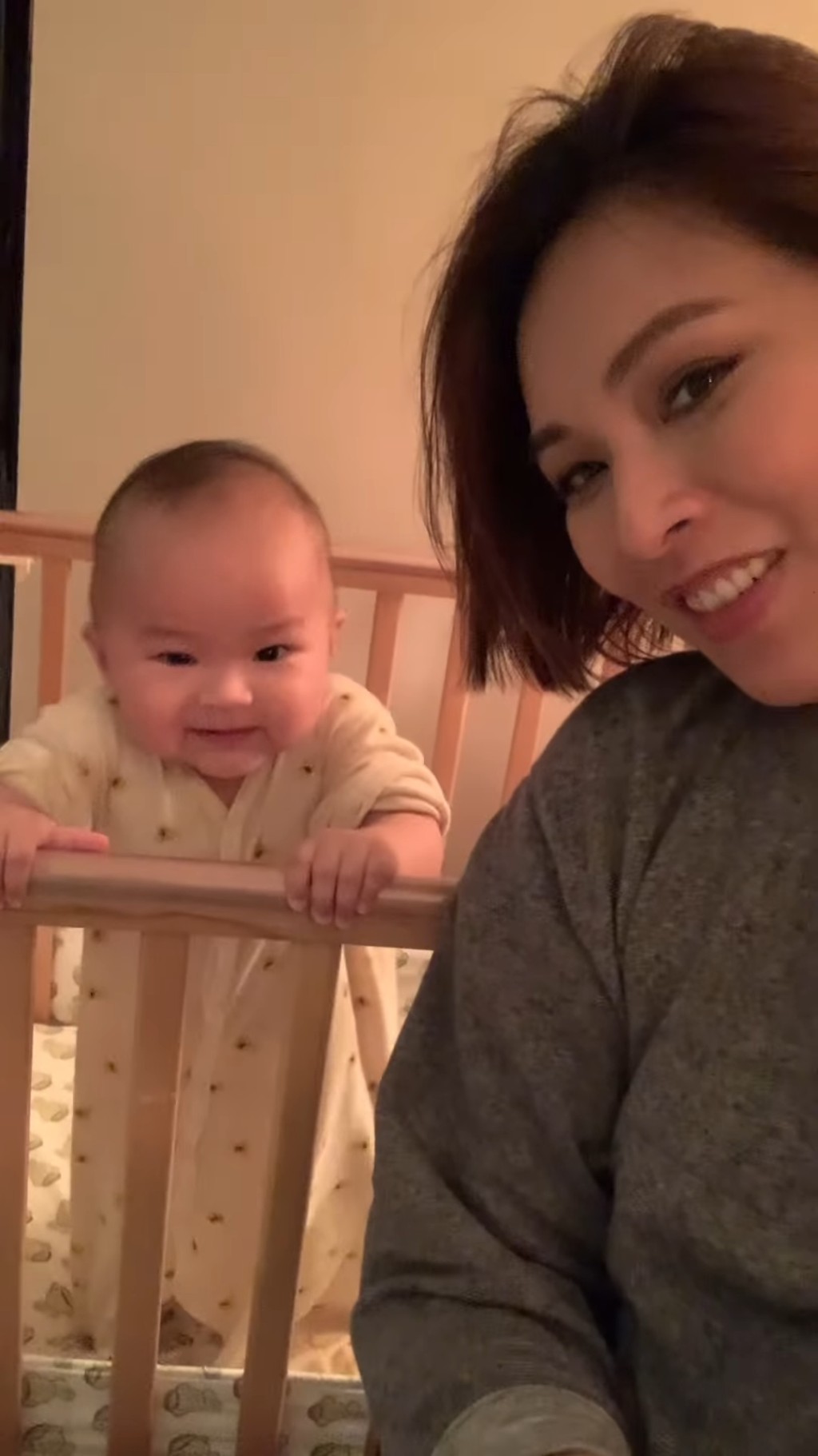 朱慧敏昨日貼了一段與女兒的互動片。 朱慧敏昨日貼了一段與女兒的互動片。