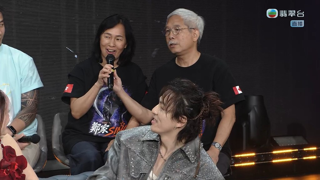鄭家聲的父母都有到場。