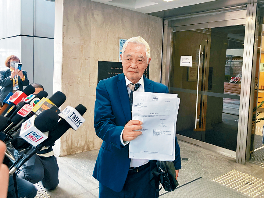 郭卓堅曾提出超過30次司法覆核,令他得到「長洲覆核王」的外號。