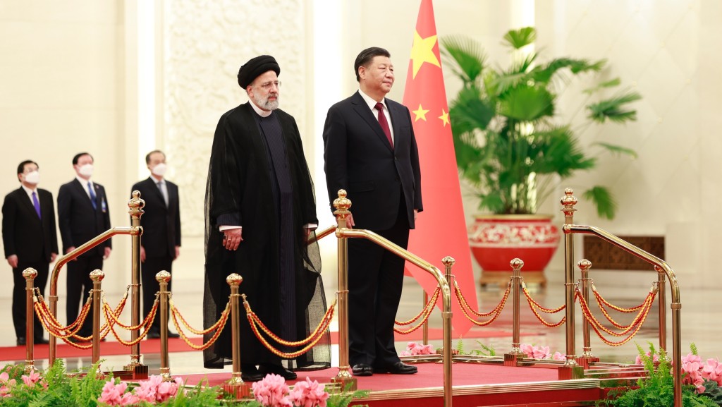 2023年2月14日，國家主席習近平在北京人民大會堂接待伊朗總統萊希。 中新社