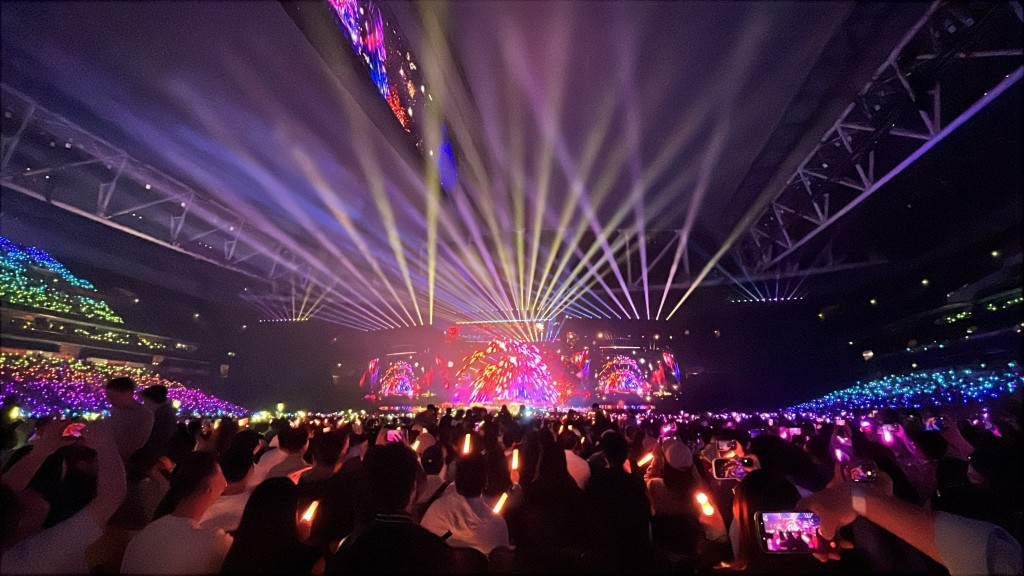 兩場演出均全場爆滿,吸引大批本地及海外歌迷入場。 兩場演出均全場爆滿,吸引大批本地及海外歌迷入場。