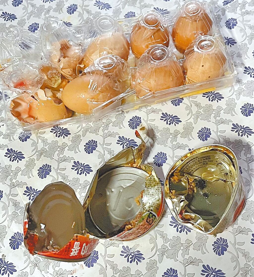 專家從罐頭扭轉破壞狀態，研判是台灣黑熊所為。台林保署