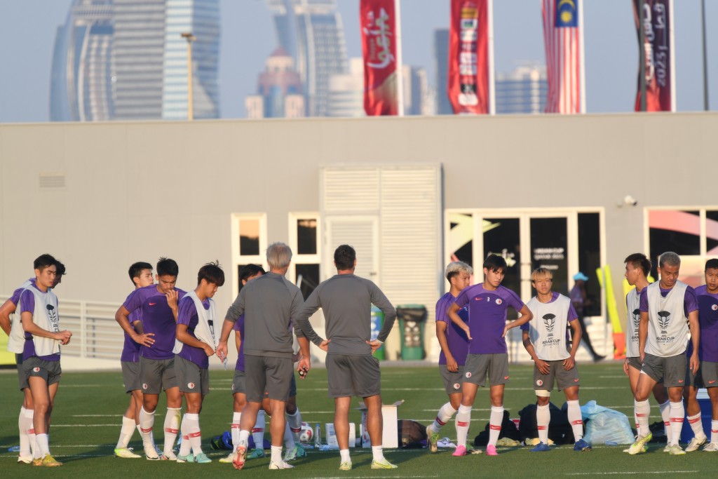 港隊在卡塔爾大學草場訓練。 吳家祺攝