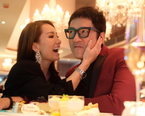 單立文(右)、胡蓓蔚慶祝結婚十周年。Facebook圖片