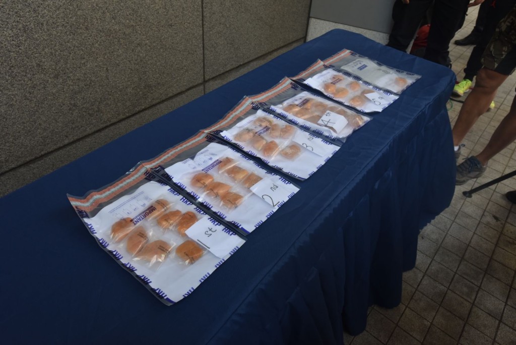 警方搜出38粒懷疑液態可卡因膠囊