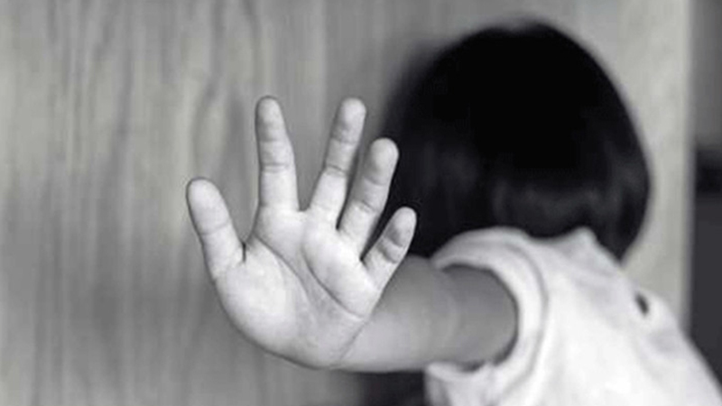 5歲女童遭親父及繼母虐待致死,親父及繼母謀殺罪成被判終身監禁。 網圖(示意圖)