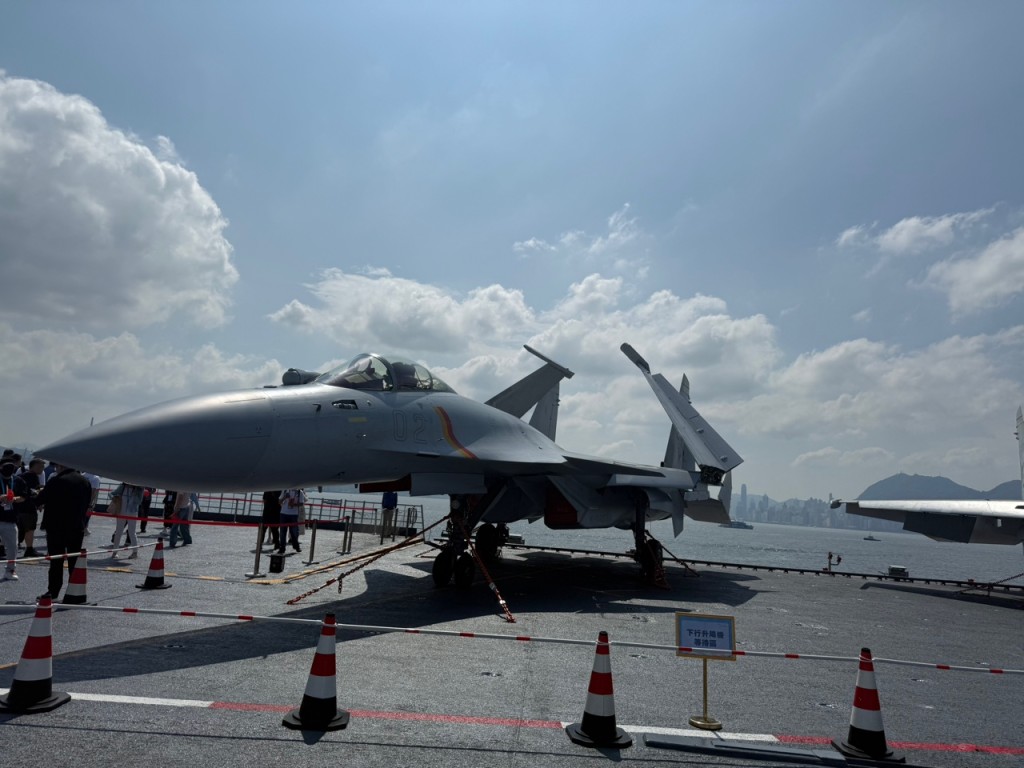 吳小姐形容,山東艦訪港是香港回歸28周年送上的一份禮物。受訪者提供 吳小姐形容,山東艦訪港是香港回歸28周年送上的一份禮物。受訪者提供