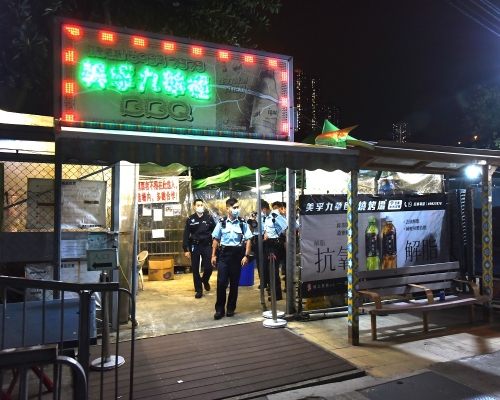 九華徑燒烤場涉無牌經營昨日遭警方及食環署人員巡查。資料圖片