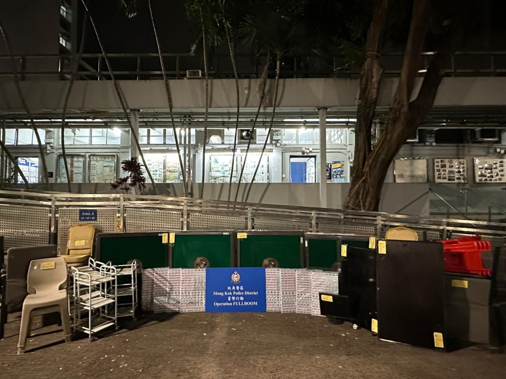 警旺角冚地下竹館拘捕18人 檢1.1萬元現金及賭具。警方圖片