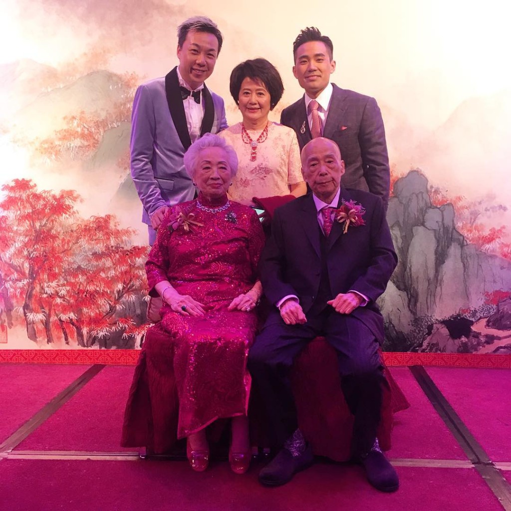 董夫人在2017年12月慶祝九十大壽。
