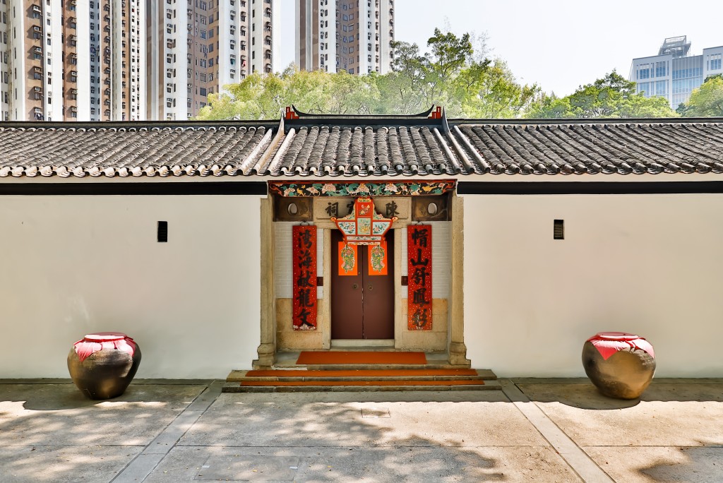 荃灣區的香港非物質文化遺產中心(位於三棟屋博物館),參加者可藉此了解傳統鄉村建築修繕工藝。 荃灣區的香港非物質文化遺產中心(位於三棟屋博物館),參加者可藉此了解傳統鄉村建築修繕工藝。