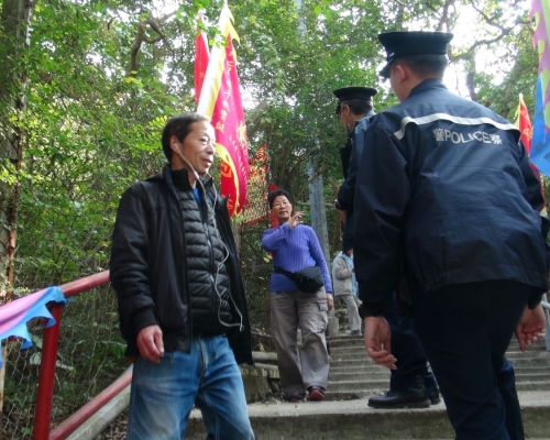 警方加強區內巡邏。林思明攝