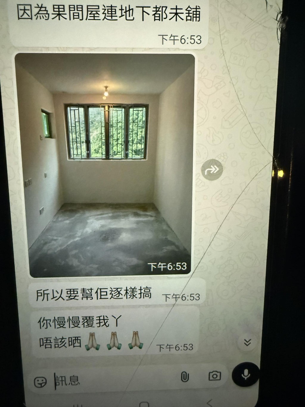 網絡流傳一張whatsapp 圖片,指居民入住未有鋪設地板的中轉屋。網上圖片 網絡流傳一張whatsapp 圖片,指居民入住未有鋪設地板的中轉屋。網上圖片