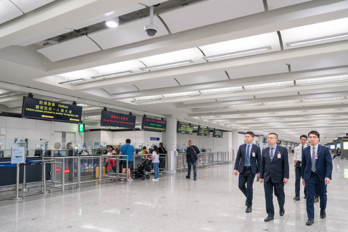 入境处处长郭俊峯今日(27日)到访机场及港珠澳大桥管制站。