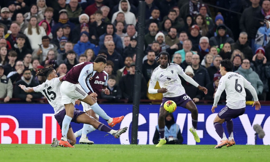 摩根羅渣士兩記靚波，成為維拉贏波功臣。路透社