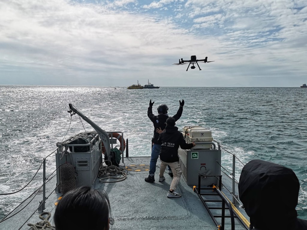 水警總區無人機小隊部署航拍機搜索。