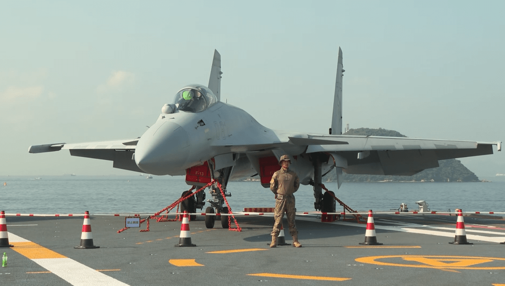 航空母艦山東艦海軍艦艇編隊於昨日(3日)起訪港5日。 航空母艦山東艦海軍艦艇編隊於昨日(3日)起訪港5日。