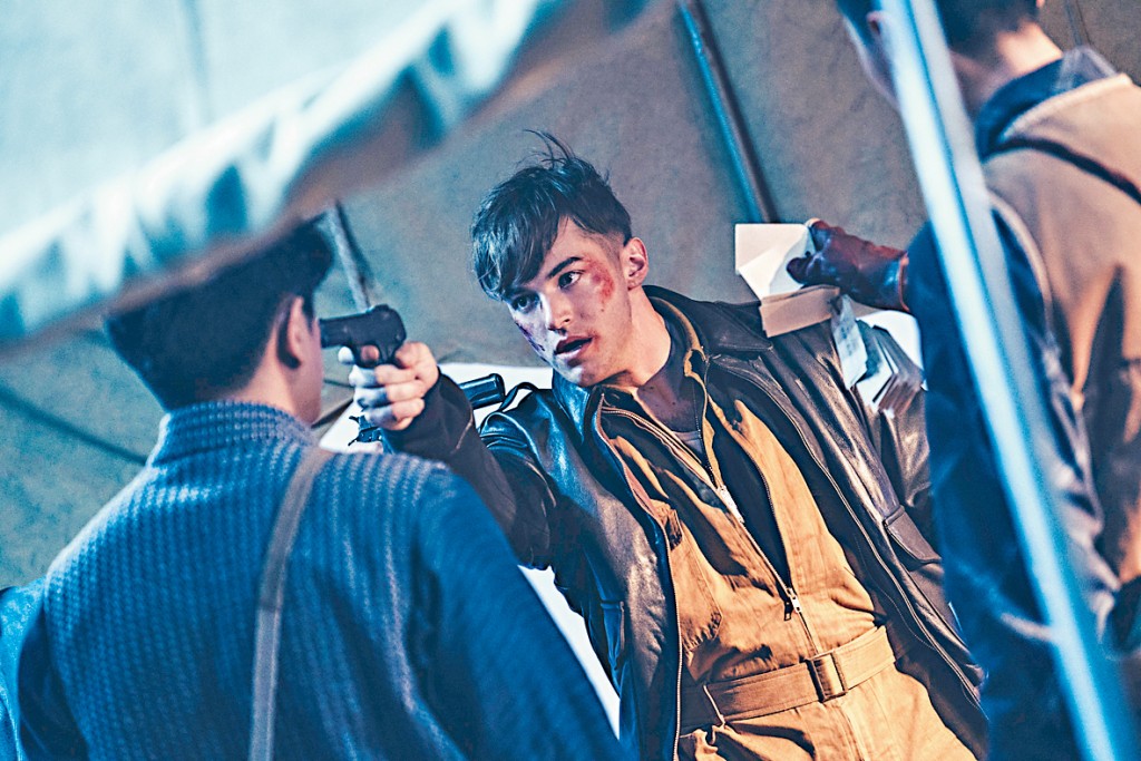 Mitchell Hoog演美軍「飛虎隊」飛行員。 Mitchell Hoog演美軍「飛虎隊」飛行員。