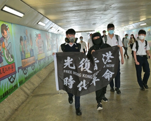 有學生昨日在荃灣遊行。資料圖片