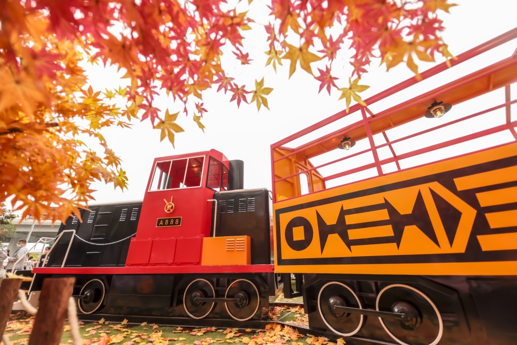 登上仿嵐山觀光小列車 登上仿嵐山觀光小列車