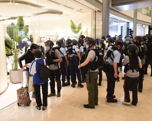警方昨到IFC驅散。資料圖片