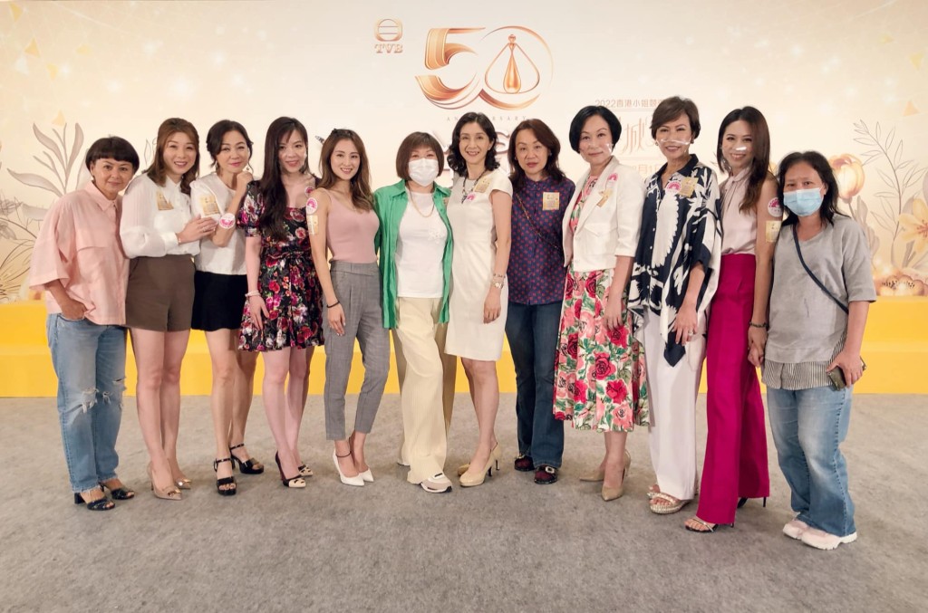 胡家惠（左二）最近都有返TVB出席港姐活動。