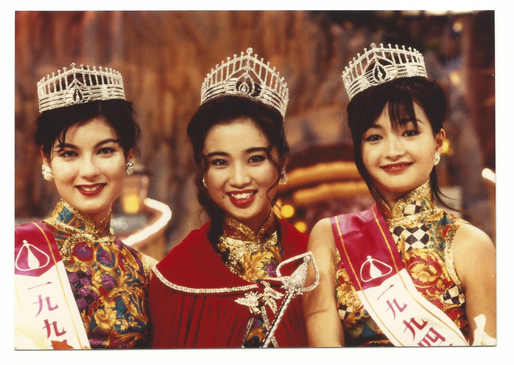 谭小环（中）是1994年香港小姐冠军，初出道时曾被TVB力捧。